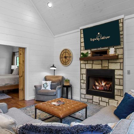 Stunning Luxury Cabin W Hot Tub And Fire Pit Holy Shiplap Is Perfect Romantic Couples Getaway 브로큰보우 외부 사진