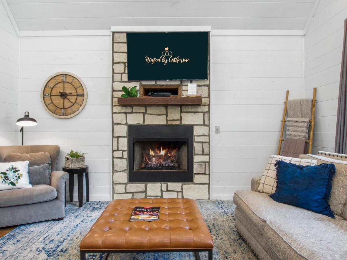 Stunning Luxury Cabin W Hot Tub And Fire Pit Holy Shiplap Is Perfect Romantic Couples Getaway 브로큰보우 외부 사진