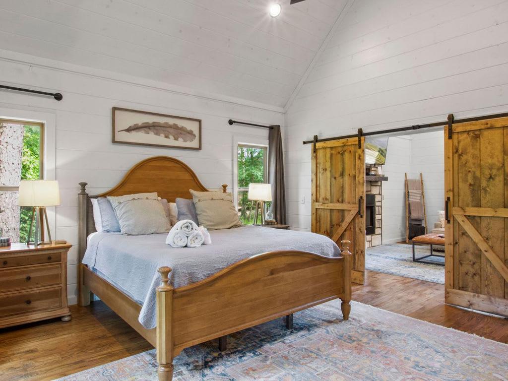 Stunning Luxury Cabin W Hot Tub And Fire Pit Holy Shiplap Is Perfect Romantic Couples Getaway 브로큰보우 외부 사진