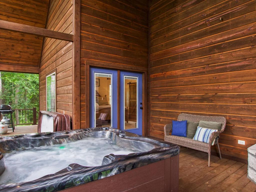 Stunning Luxury Cabin W Hot Tub And Fire Pit Holy Shiplap Is Perfect Romantic Couples Getaway 브로큰보우 외부 사진