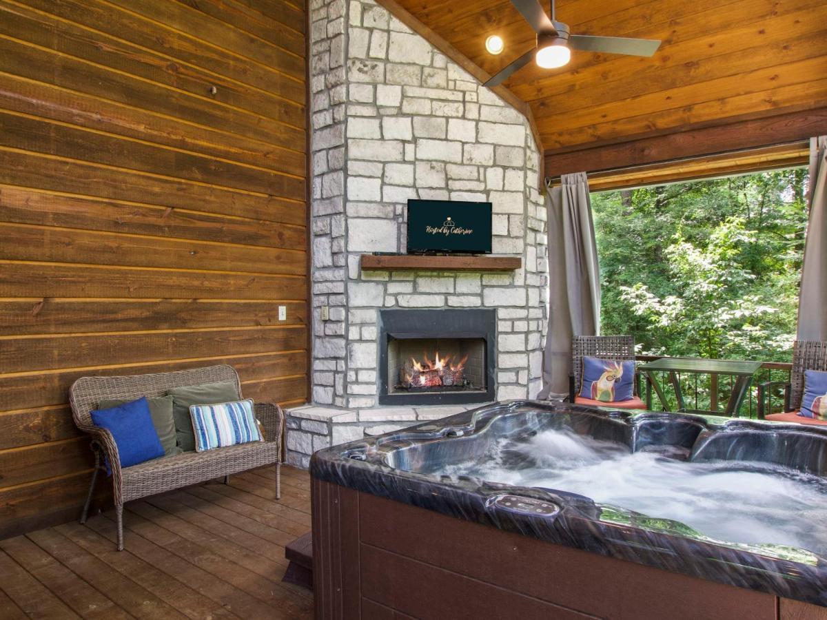Stunning Luxury Cabin W Hot Tub And Fire Pit Holy Shiplap Is Perfect Romantic Couples Getaway 브로큰보우 외부 사진