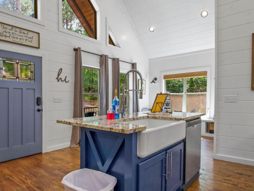 Stunning Luxury Cabin W Hot Tub And Fire Pit Holy Shiplap Is Perfect Romantic Couples Getaway 브로큰보우 외부 사진