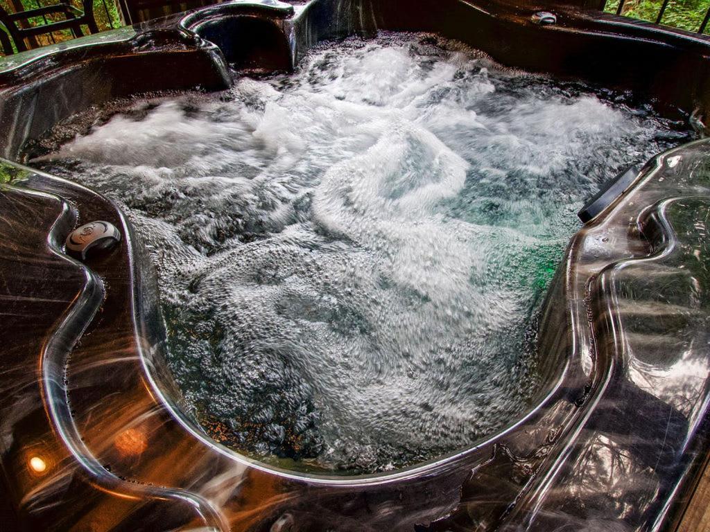 Stunning Luxury Cabin W Hot Tub And Fire Pit Holy Shiplap Is Perfect Romantic Couples Getaway 브로큰보우 외부 사진