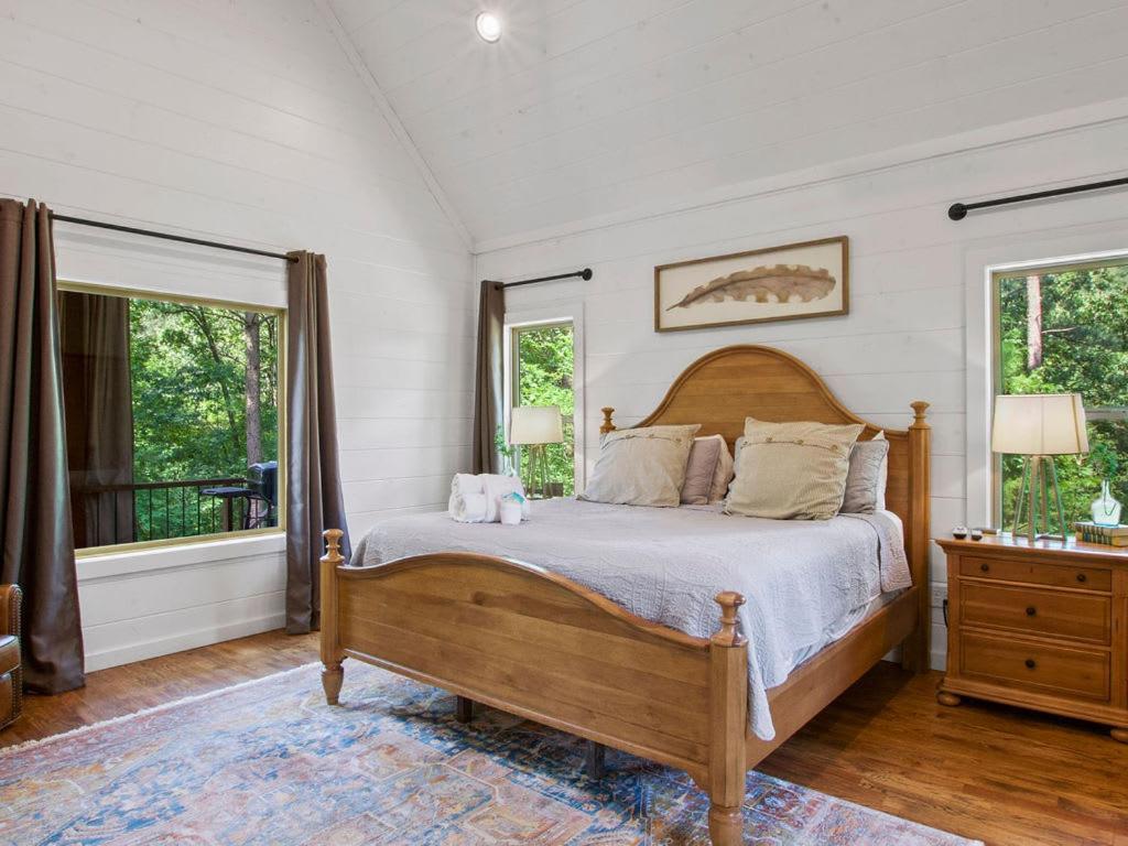 Stunning Luxury Cabin W Hot Tub And Fire Pit Holy Shiplap Is Perfect Romantic Couples Getaway 브로큰보우 외부 사진