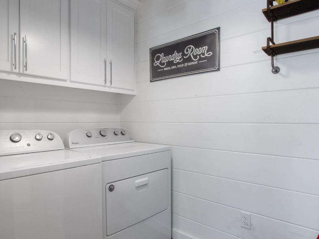 Stunning Luxury Cabin W Hot Tub And Fire Pit Holy Shiplap Is Perfect Romantic Couples Getaway 브로큰보우 외부 사진