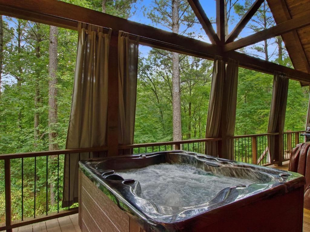 Stunning Luxury Cabin W Hot Tub And Fire Pit Holy Shiplap Is Perfect Romantic Couples Getaway 브로큰보우 외부 사진